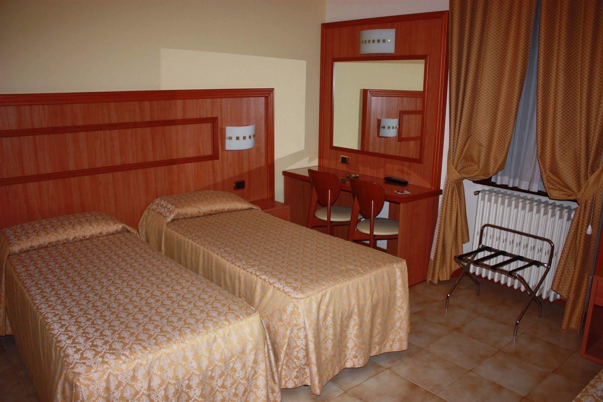Piccolo Hotel มิลาน ภายนอก รูปภาพ